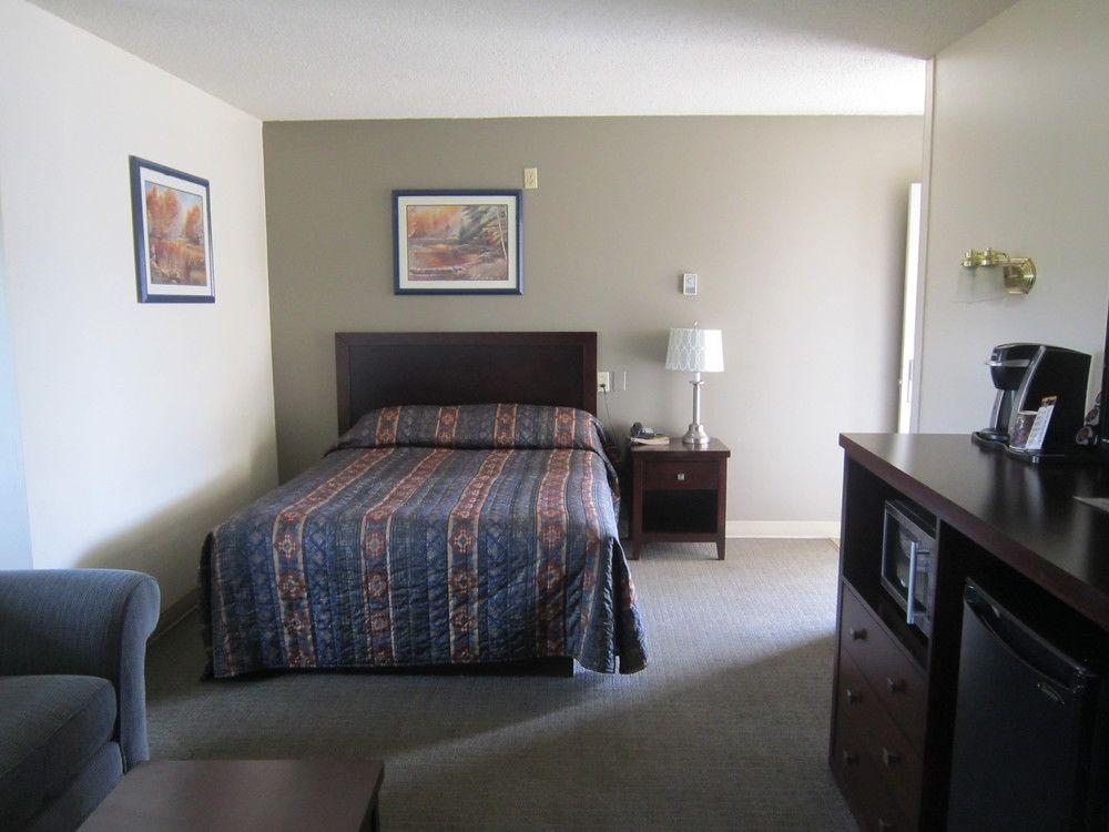 Battlefords Inn North Battleford Dış mekan fotoğraf