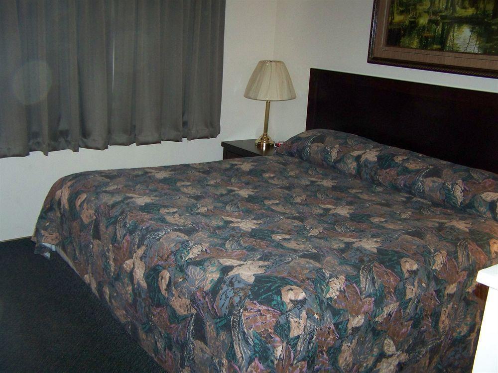 Battlefords Inn North Battleford Dış mekan fotoğraf