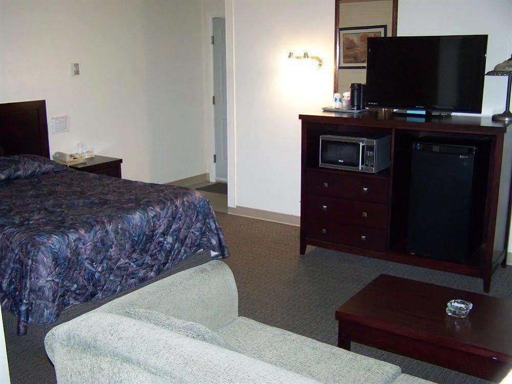 Battlefords Inn North Battleford Dış mekan fotoğraf